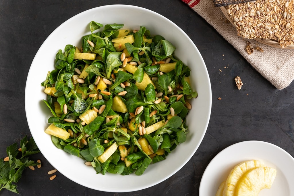 Ricetta Insalata Di Ananas Valerianella E Pinoli Cucchiaio D Argento