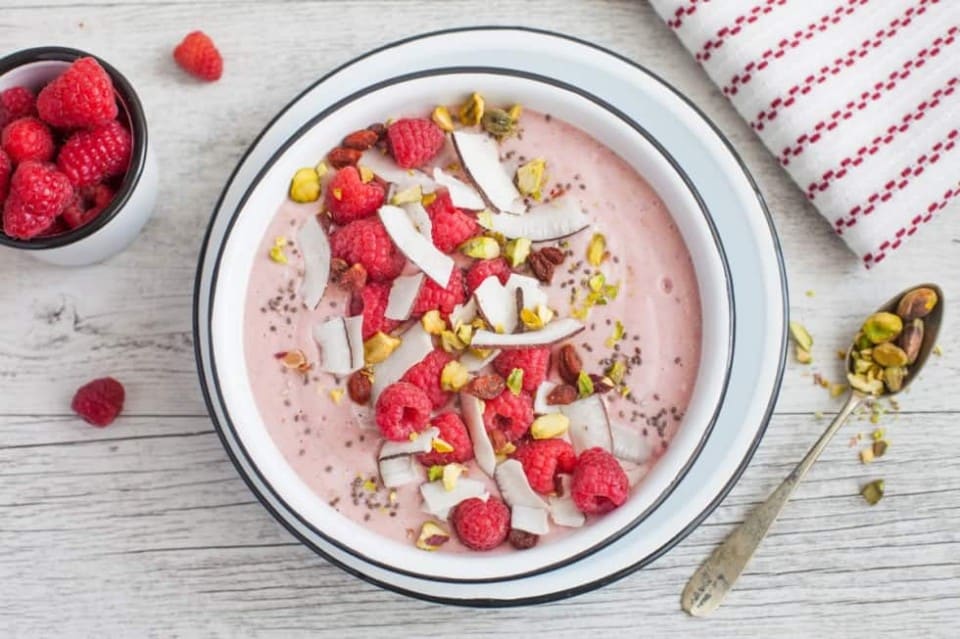 Ricetta Porridge di quinoa al latte di cocco e frutta - Cucchiaio d'Argento