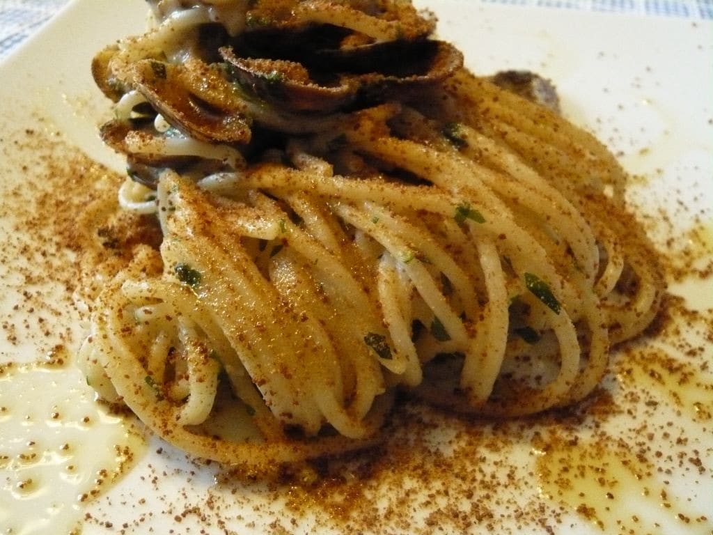 Ricetta Spaghetti Alle Vongole E Bottarga Di Tonno - Cucchiaio D'Argento