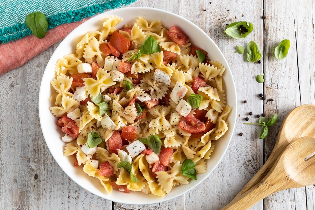 Insalata di farfalle alla caprese