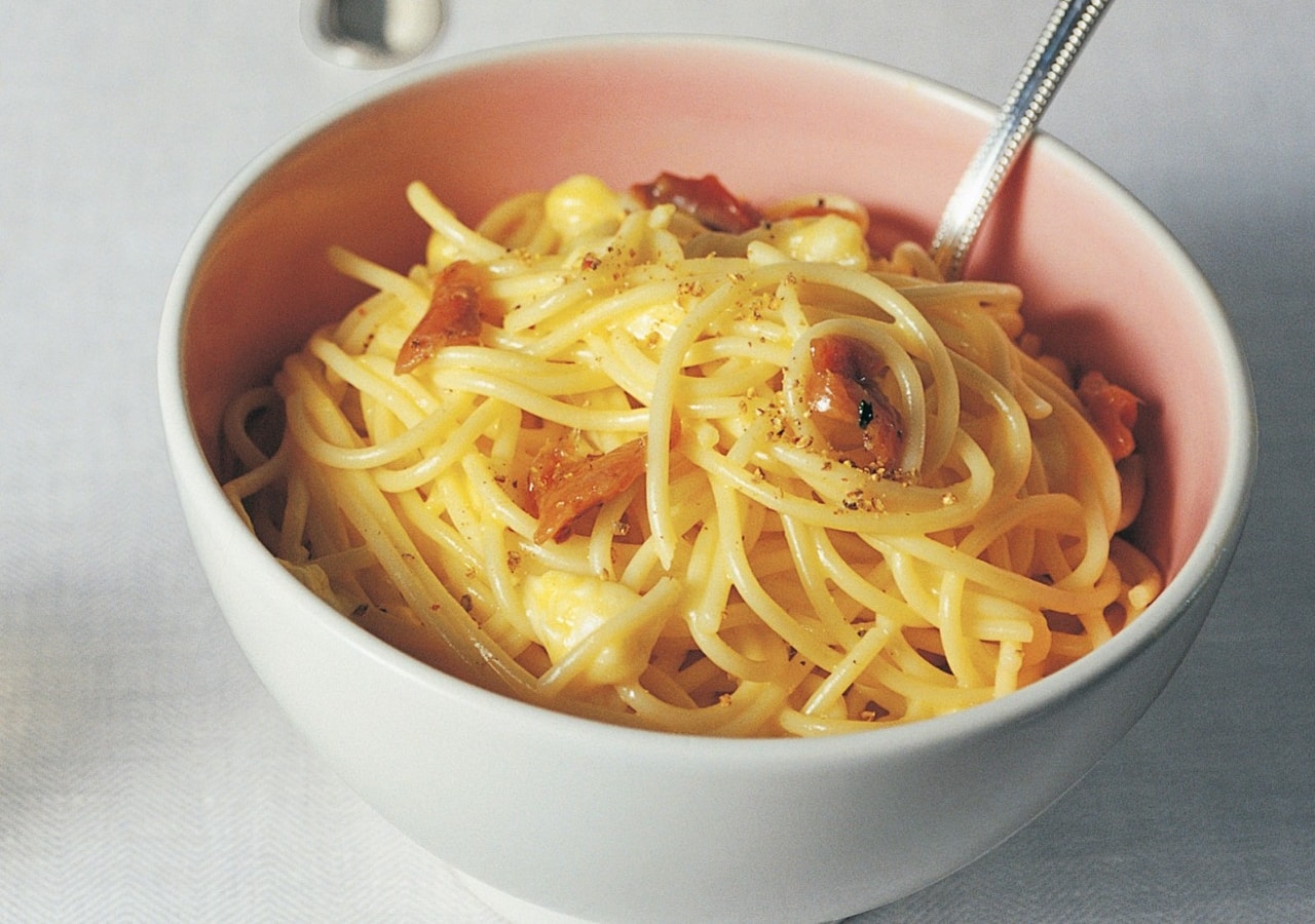 Spaghettini con salsa d'uova e mozzarella ricetta