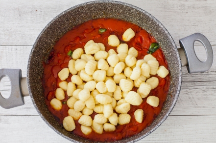 Ricetta Gnocchi di patate al pomodoro e basilico - Cucchiaio d'Argento