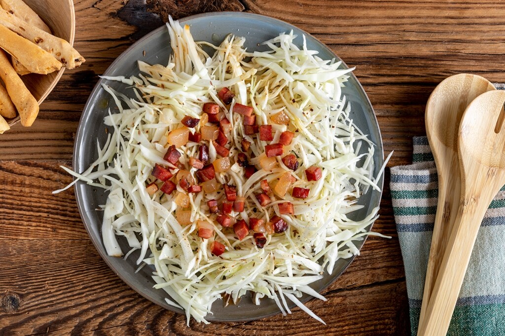 Ricetta Insalata di cavolo cappuccio con speck - Cucchiaio ...