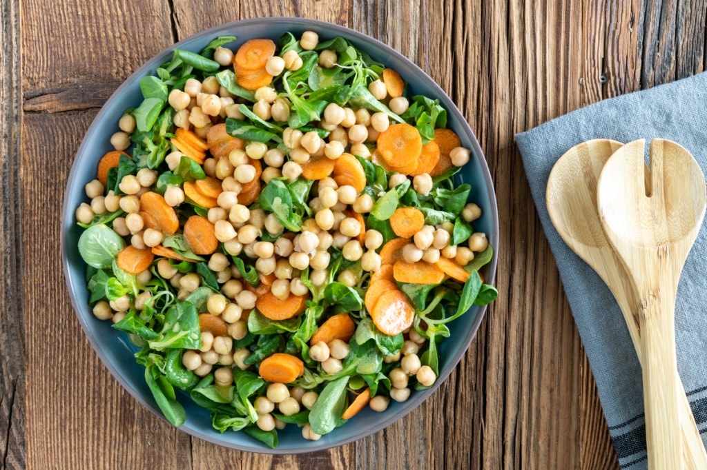 Ricetta Insalata di ceci e songino alla senape - Cucchiaio ...