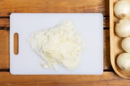 Preparazione Zuppa di cipolle al latte - Fase 1