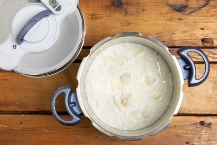 Preparazione Zuppa di cipolle al latte - Fase 2