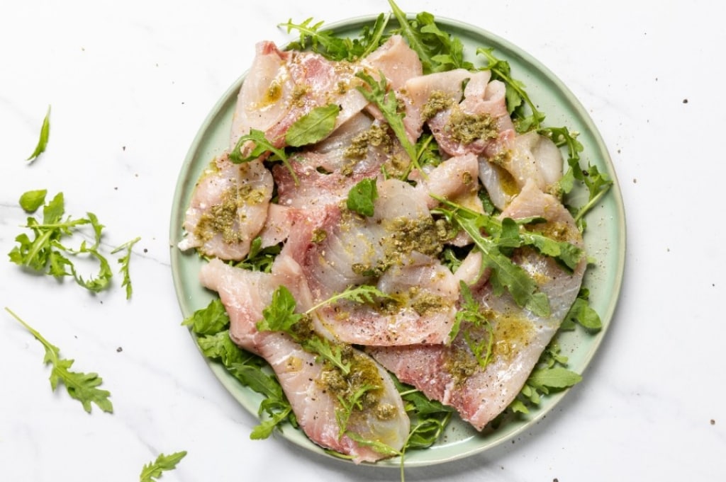 Ricetta Carpaccio Di Pesce Spada Alla Salsa Di Capperi - Cucchiaio D ...