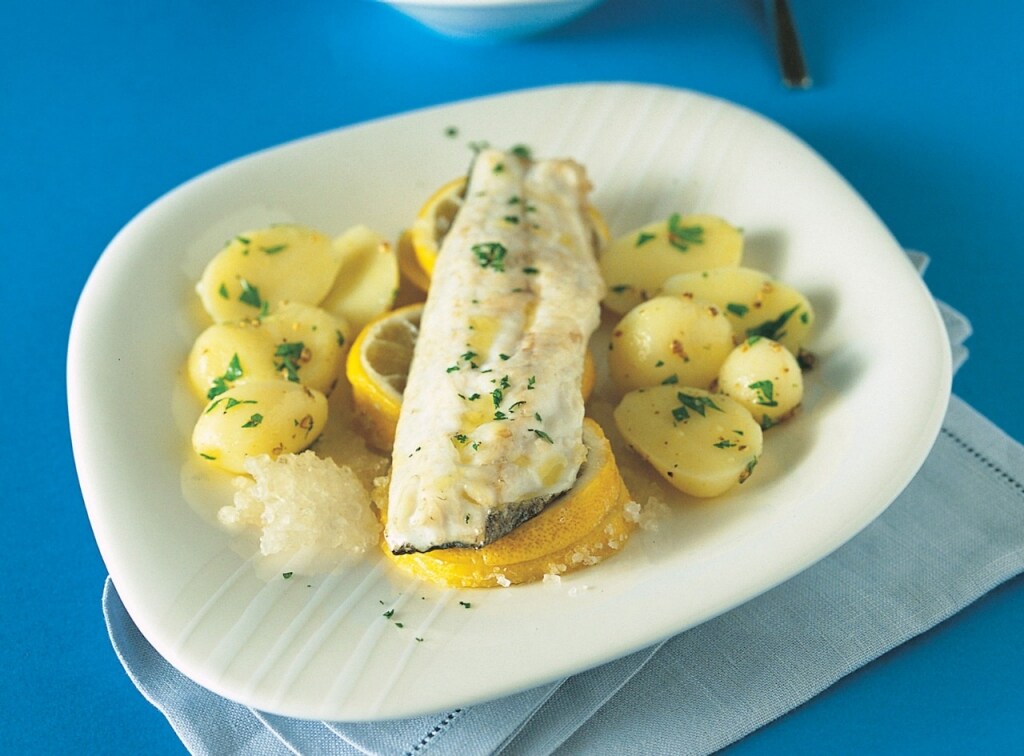 Ricetta Branzino Al Limone E Salsa Di Prezzemolo Cucchiaio D Argento