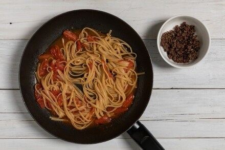 Preparazione Pasta con pomodorini e tapenade - Fase 1