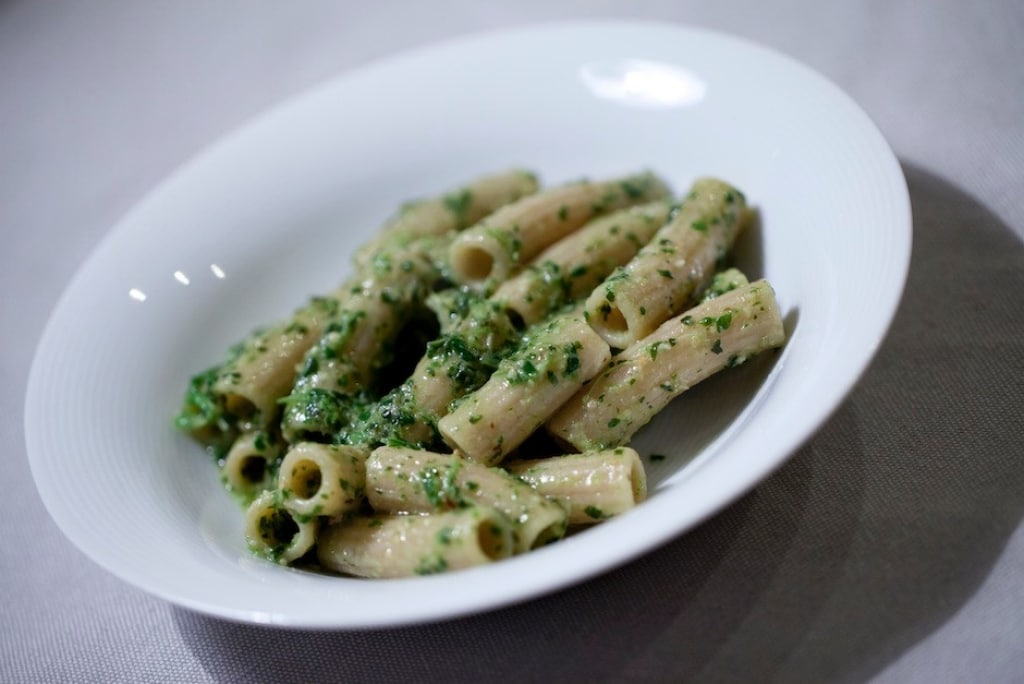 Ricetta Rigatoni integrali e pesto fresco - Cucchiaio d'Argento