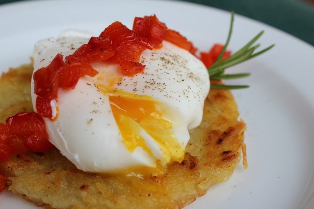 Ricetta Rosti Di Patate Con Uovo Poche E Peperoni Cucchiaio D Argento