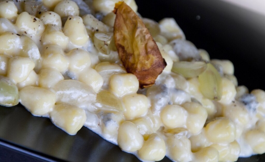 Ricetta Chicche di patate con Gorgonzola e Uva - Cucchiaio d'Argento