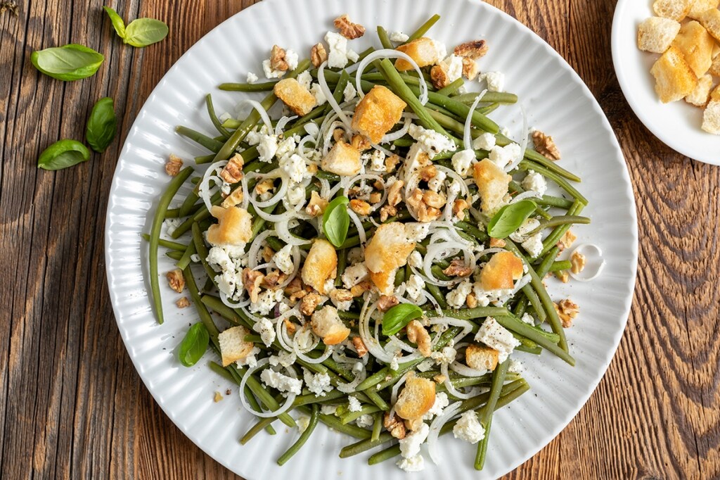 Insalata di fagiolini, feta e noci