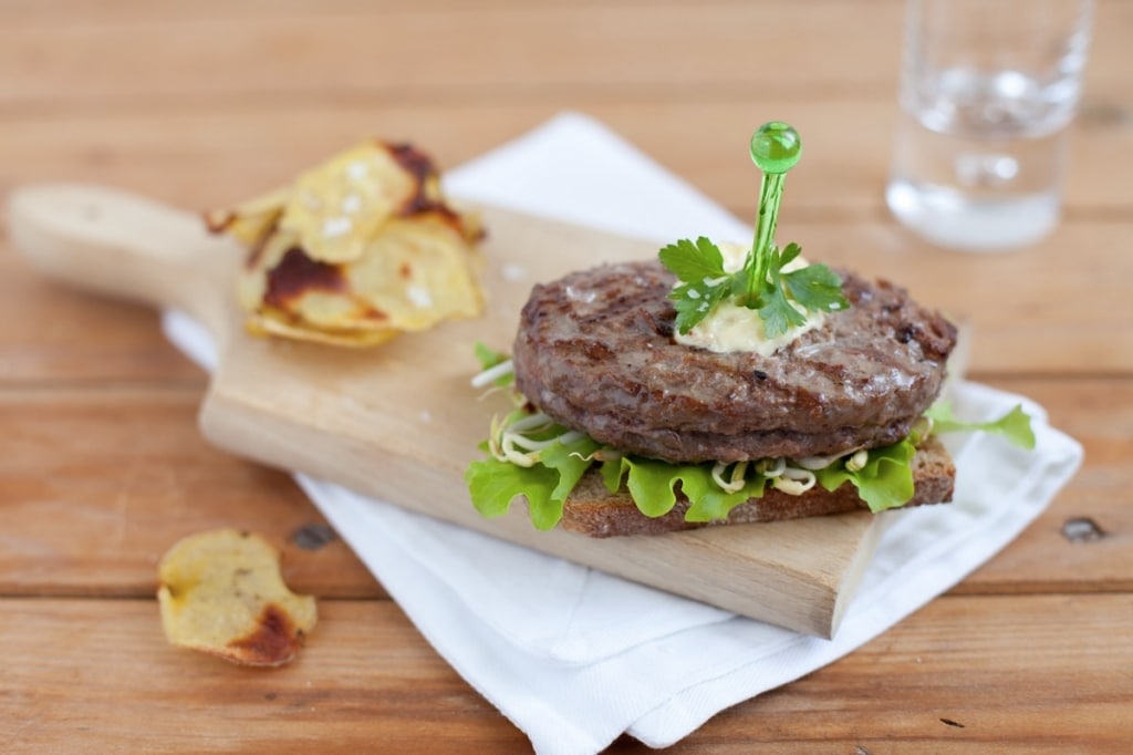 Ricetta Hamburger Di Chianina Pane Integrale Germogli E Chips Cucchiaio D Argento