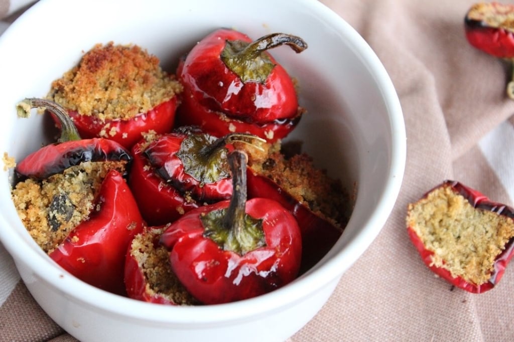 Ricetta Peperoncini Piccanti Al Forno Con Erbe E Capperi Cucchiaio D Argento