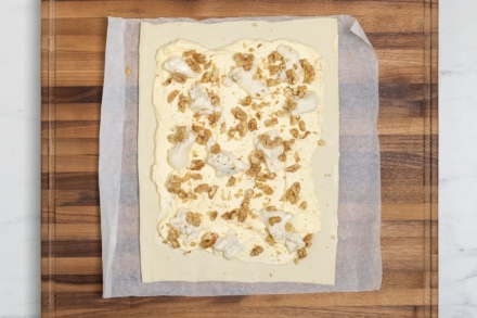Preparazione Strudel al gorgonzola, pere e noci - Fase 2 Preparazione Strudel al gorgonzola, pere e noci - Fase 2