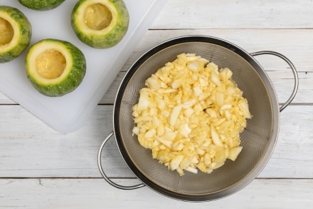 Ricetta Zucchine Tonde Ripiene Di Provola Affumicata - Cucchiaio D'Argento