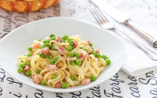 Ricetta Tagliatelle verdi di segale e zucchine con ragù di reale -  Cucchiaio d'Argento