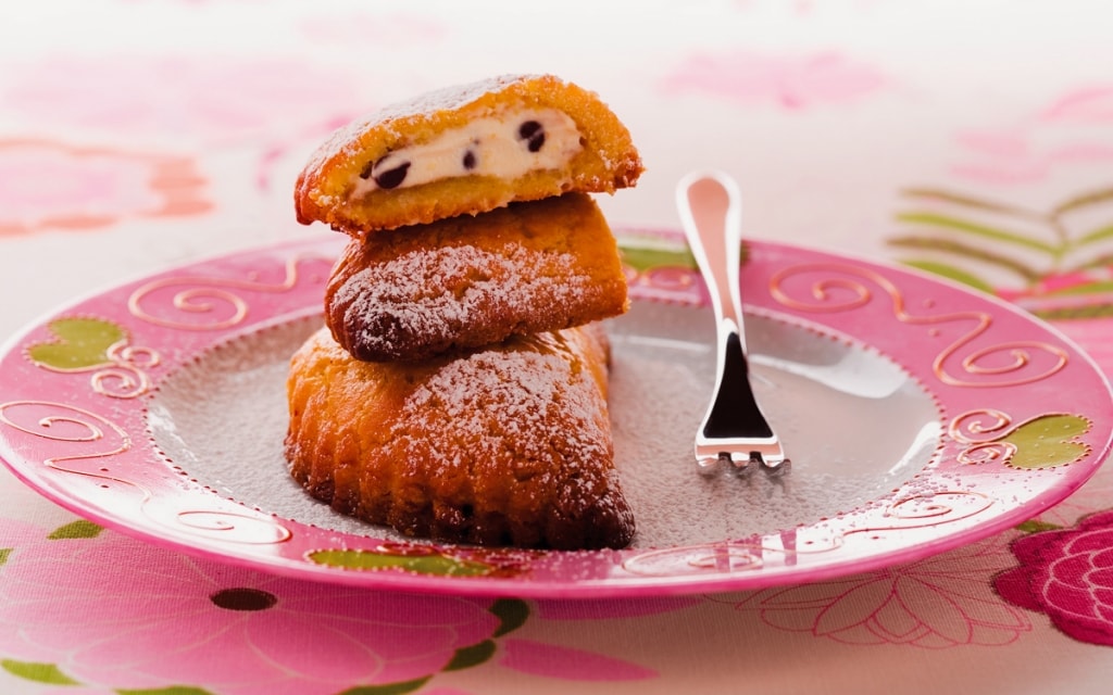 Ravioli dolci con ricotta e gocce di cioccolato