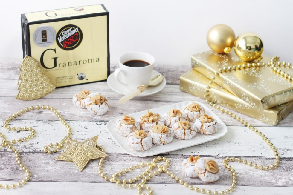 Amaretti con crema al caffè ricetta