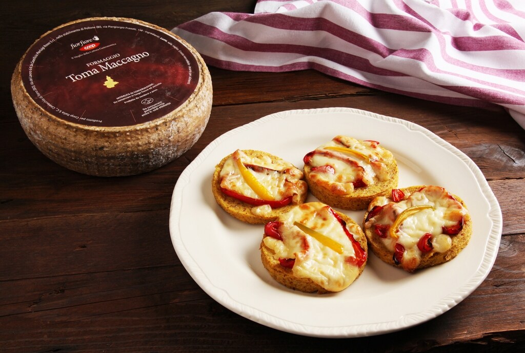 Ricetta Crostini Di Polenta Con Toma Di Maccagno E Peperoni Cucchiaio D Argento