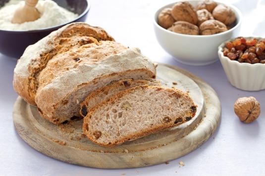 Ricetta Pane in pentola con noci e uvetta - Cucchiaio d'Argento