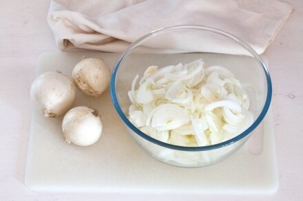 Preparazione Paccheri ripieni di soupe à l'oignon, parmigiano e pane fritto - Fase 1