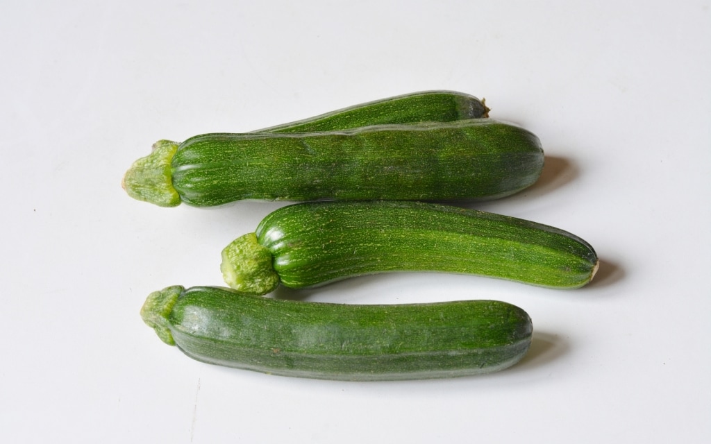 La ricetta delle chips di zucchine al forno