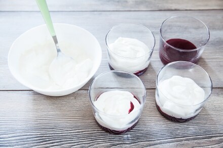 Preparazione Muesli con yogurt greco, lamponi e pistacchi - Fase 3