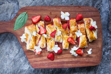 Preparazione Treccia di pasta sfoglia alle fragole  - Fase 3