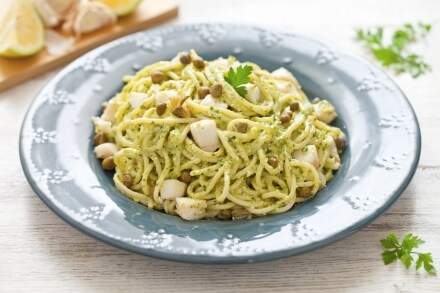 Ricetta Spaghetti Al Pesto Di Prezzemolo E Halibut - Cucchiaio D'Argento