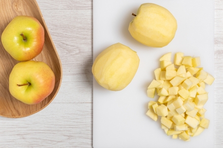 Preparazione Torta di mele senza burro - Fase 1 Preparazione Torta di mele senza burro - Fase 1