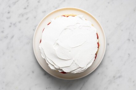 Preparazione Torta alla panna, fragole e crema - Fase 7