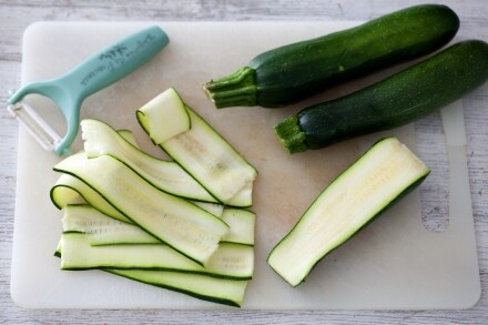 Preparazione Spiedini di gamberi e zucchine - Fase 1