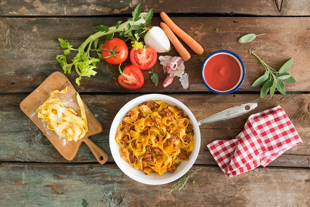 Ricetta Pappardelle al ragù di manzo e vitello - Cucchiaio d'Argento