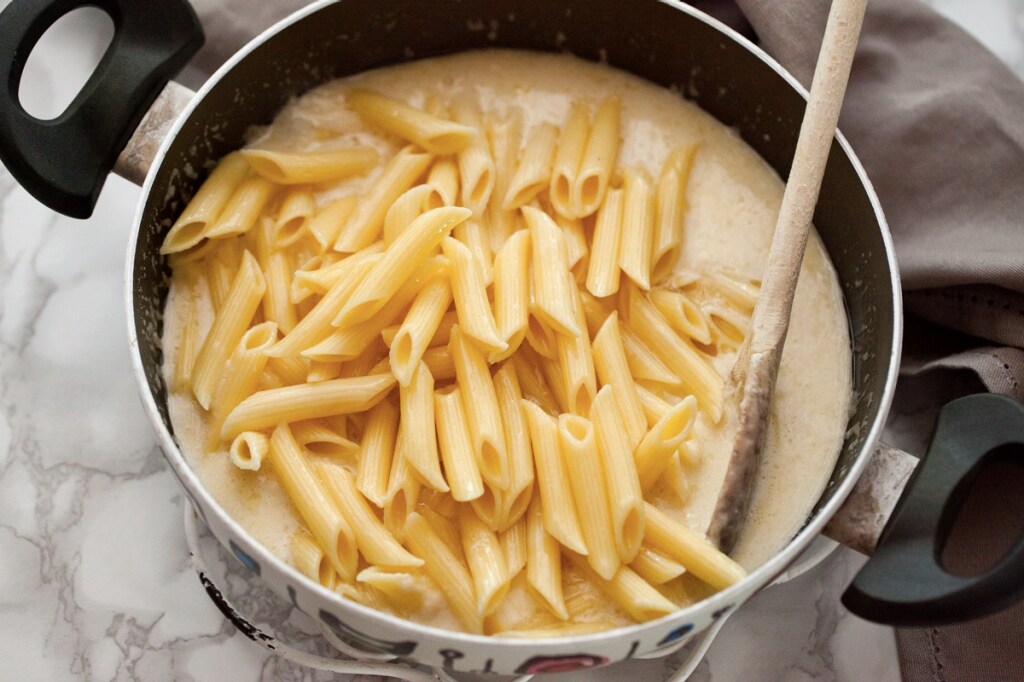 Pasta ai quattro formaggi - Si fa così