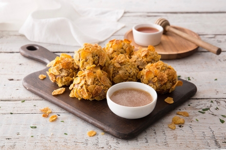Preparazione Polpette con panatura di corn flakes e salsa al miele di castagno e birra - Fase 4 Preparazione Polpette con panatura di corn flakes e salsa al miele di castagno e birra - Fase 4