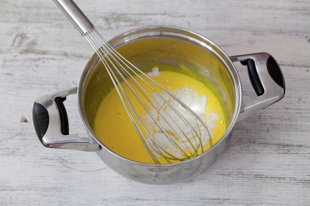 Ricetta Torta paradiso con crema pasticciera alla fava tonka e melagrana -  Cucchiaio d'Argento