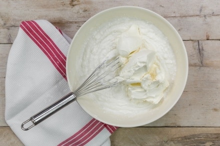 Preparazione Zuccotto natalizio con ricotta e savoiardi - Fase 1