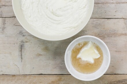 Preparazione Zuccotto natalizio con ricotta e savoiardi - Fase 2