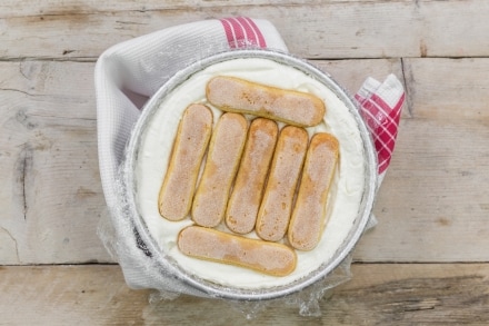 Preparazione Zuccotto natalizio con ricotta e savoiardi - Fase 3