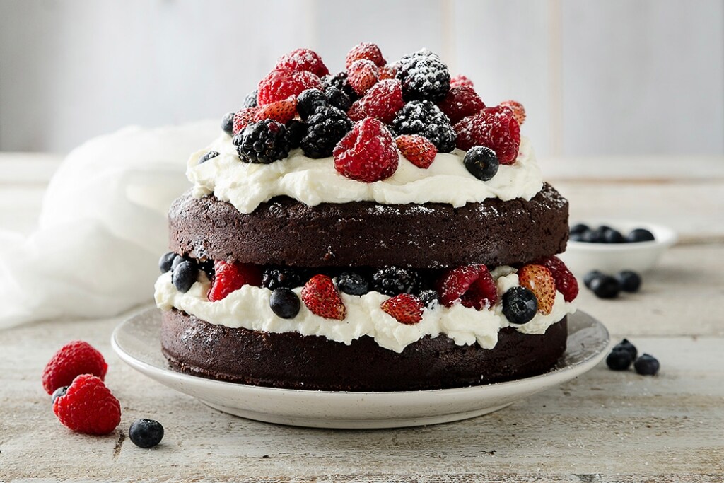 Ricetta Torta Al Cioccolato Con Crema Al Mascarpone E Frutti Di Bosco Cucchiaio D Argento