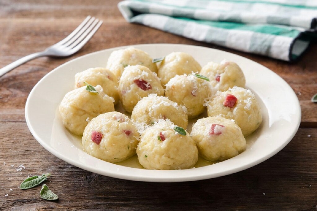 Gnocchi di pane al salame