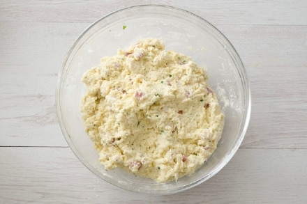 Preparazione Gnocchi di pane al salame - Fase 3