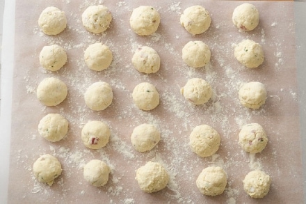 Preparazione Gnocchi di pane al salame - Fase 3