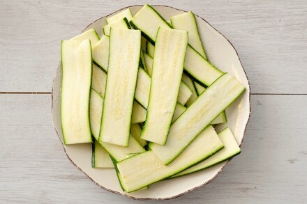 Preparazione Zucchine impanate ripiene al formaggio - Fase 1