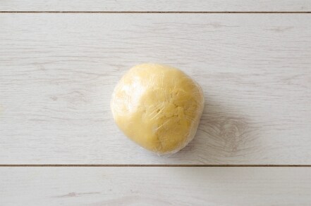 Preparazione Biscotti di vetro con frolla alle mandorle e limone - Fase 1