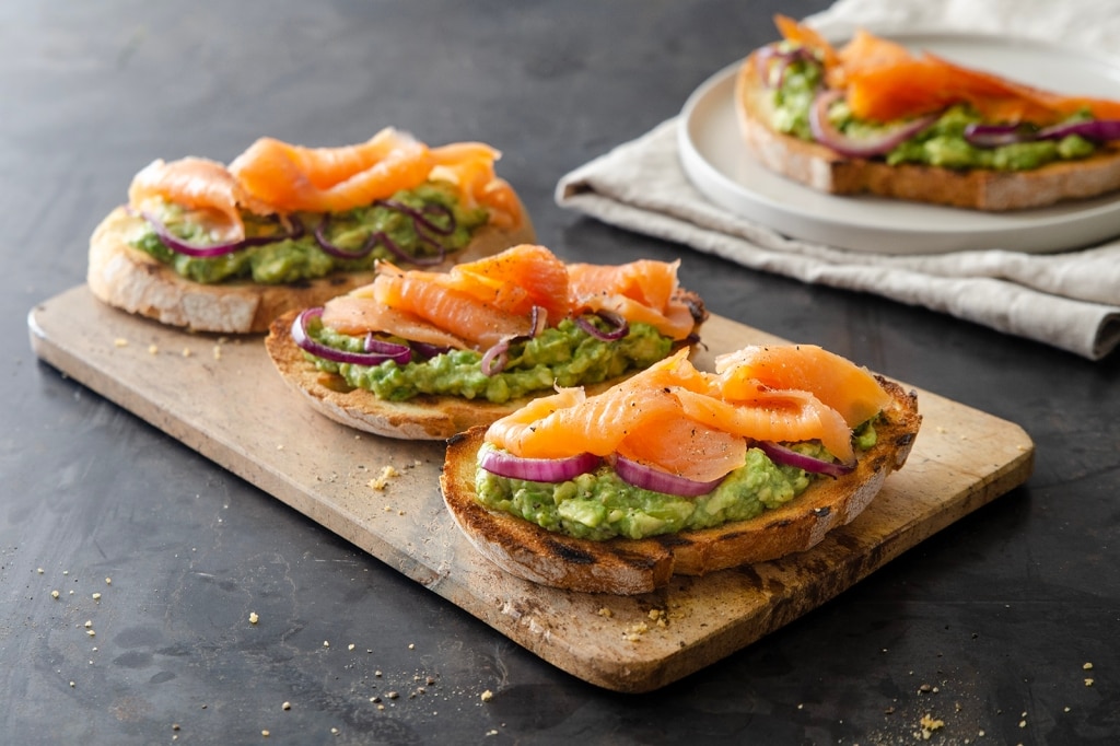 Ricetta Avocado toast al salmone - Cucchiaio d'Argento