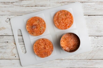 Preparazione Fishburger di salmone al lime e pepe rosa  - Fase 2