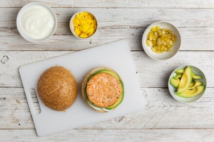 Preparazione Fishburger di salmone al lime e pepe rosa  - Fase 2